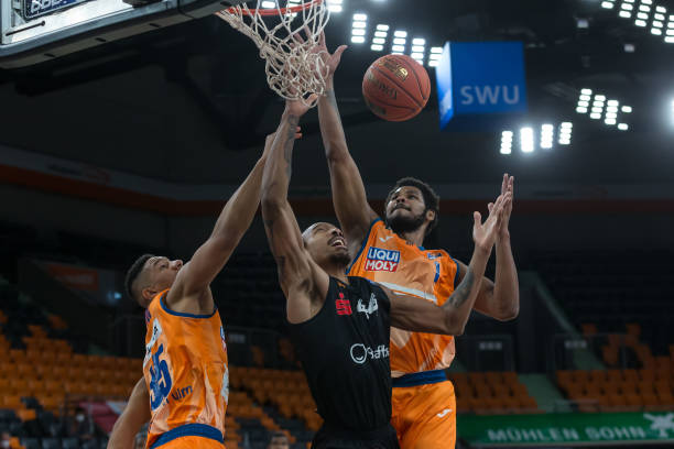 的底线攻势 的底线攻势