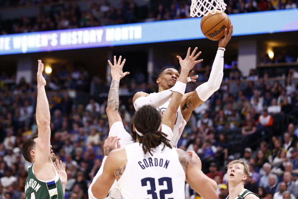 压哨三分 压哨三分